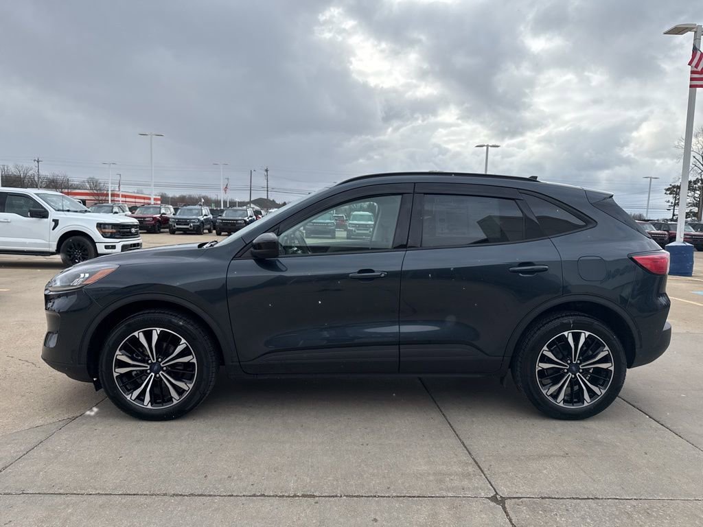 Certified 2022 Ford Escape SE w/ SE Sport Appearance Package image 3