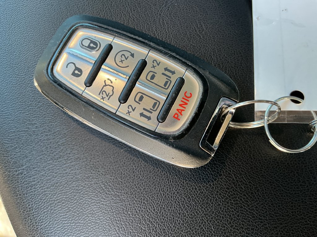 Used 2024 Chrysler Pacifica Touring-L FWD image 27