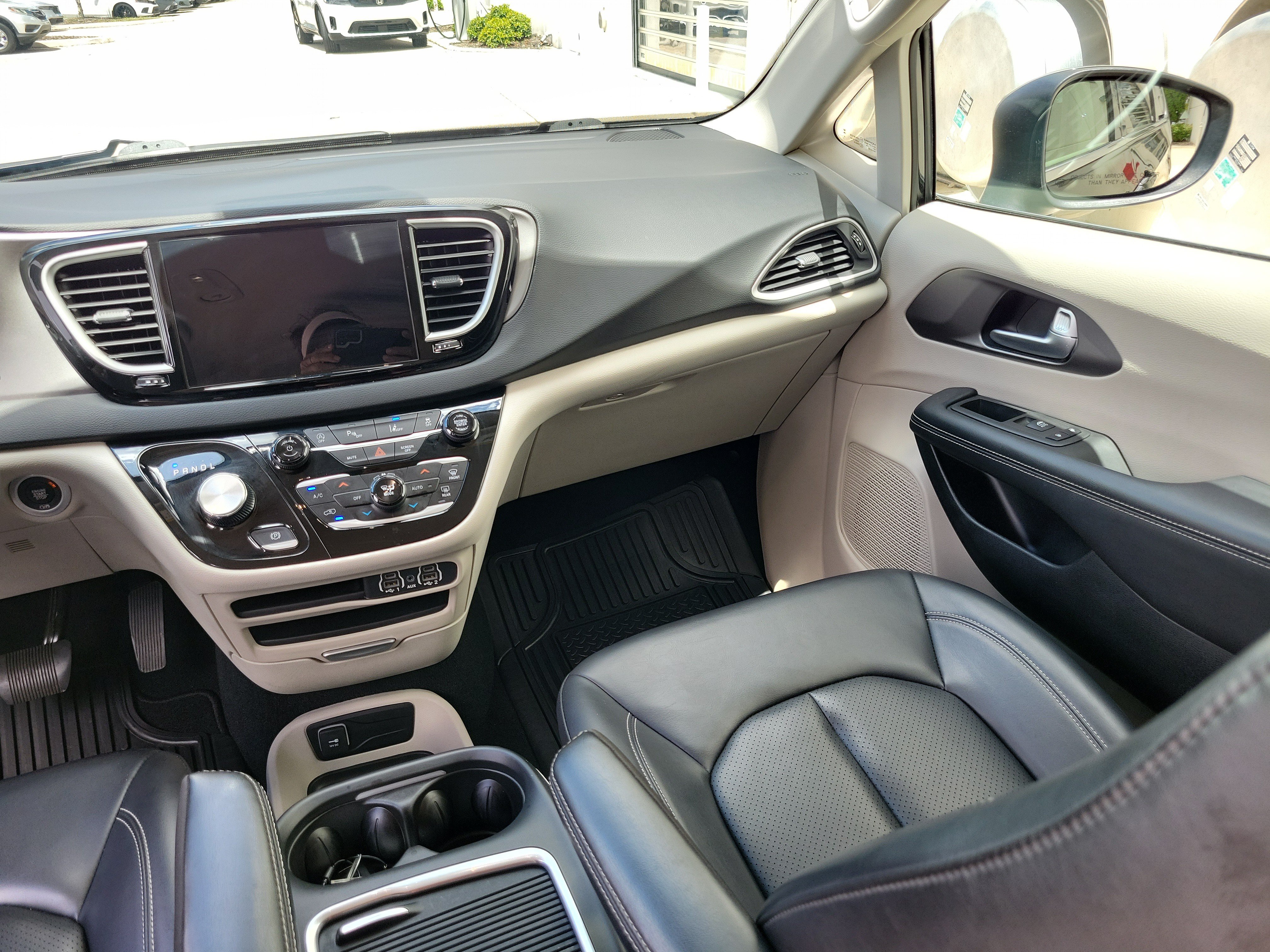 Used 2023 Chrysler Pacifica Touring-L FWD image 22