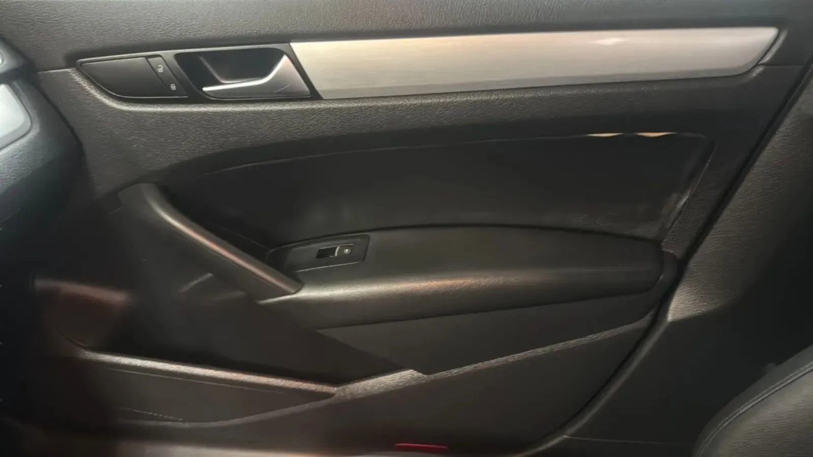 Used 2012 Volkswagen Passat 2.5 SE FWD image 16