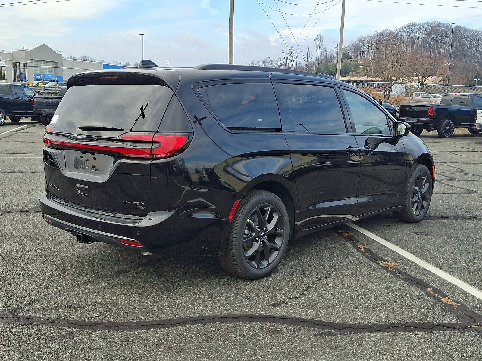 New 2026 Chrysler Pacifica Limited w/ S Appearance Package AWD/4WD image 4