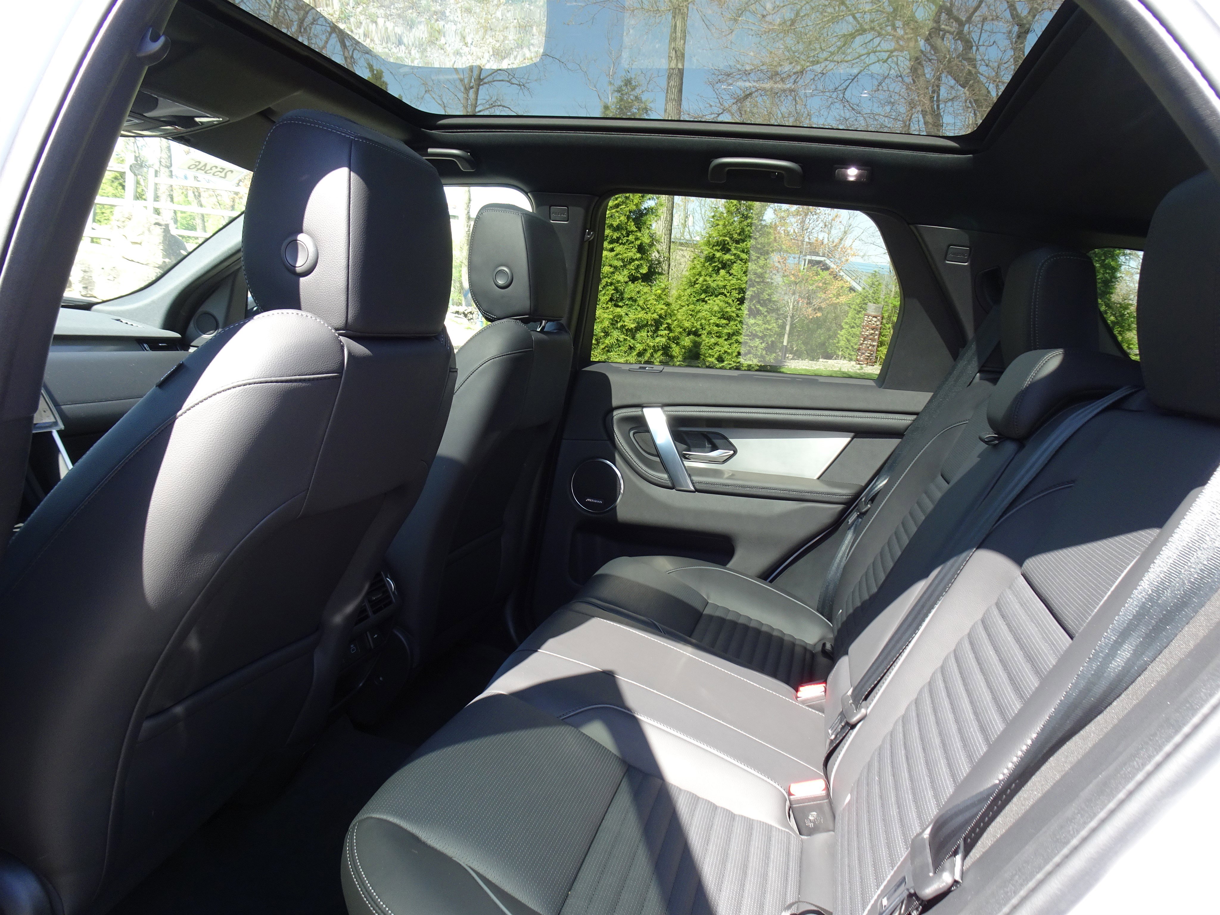 New 2025 Land Rover Discovery Sport Dynamic SE image 21