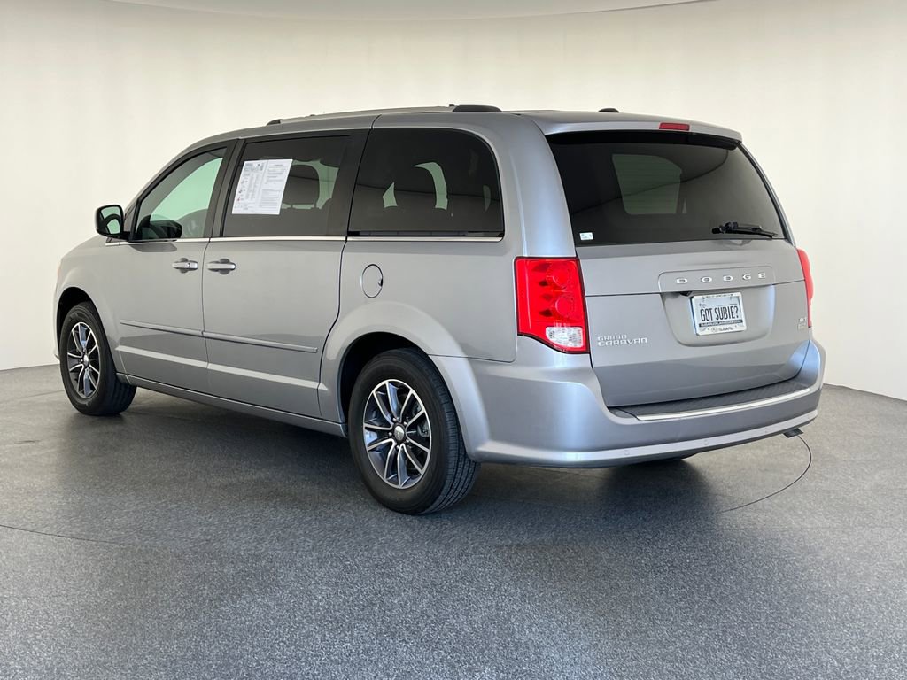 Used 2017 Dodge Grand Caravan SXT w/ Rear Park Assist Package FWD image 6