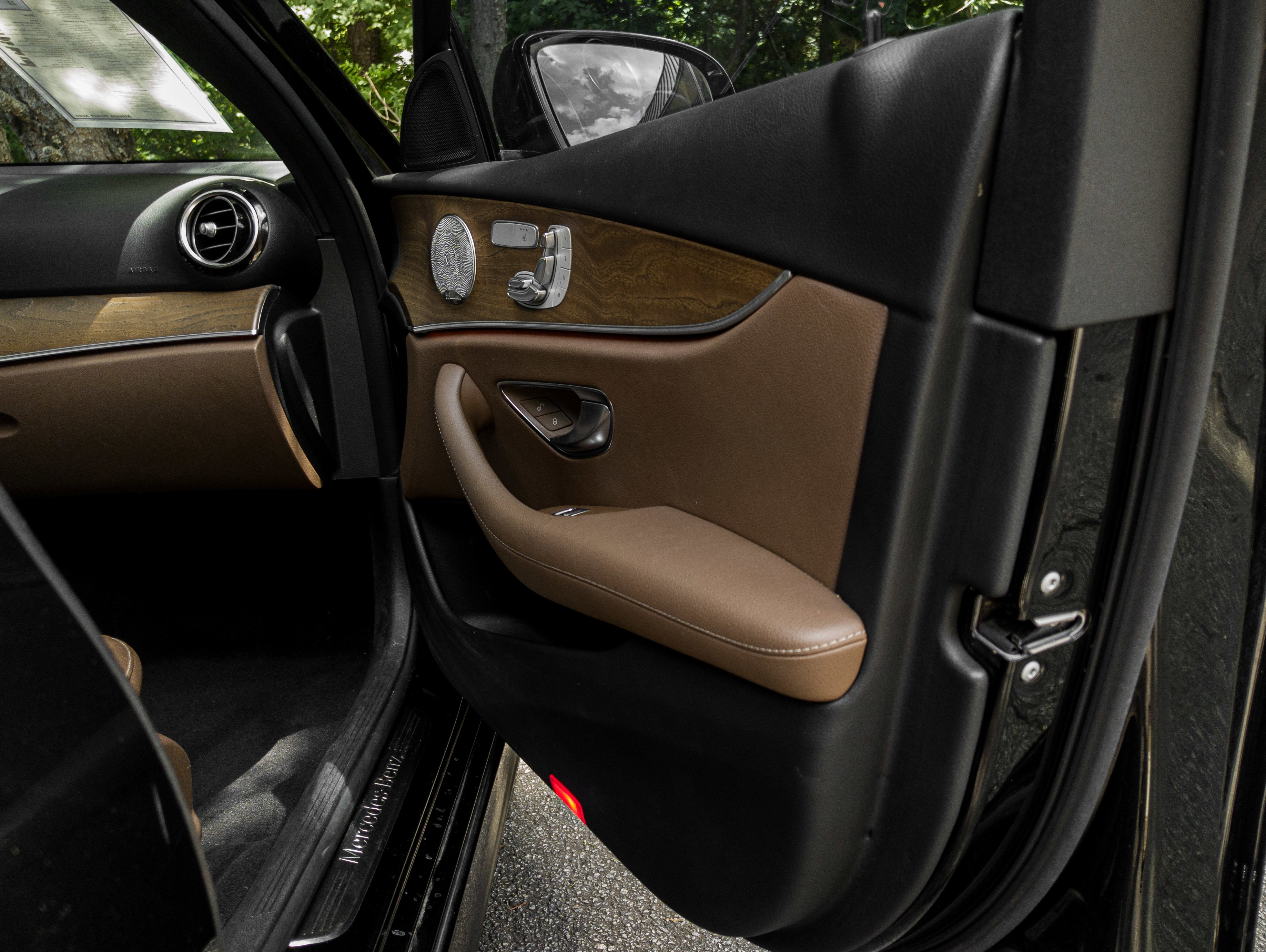 Used 2017 Mercedes-Benz E 300 4MATIC image 16