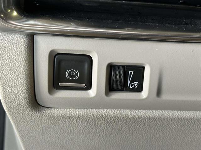 Used 2023 Cadillac XT4 Luxury w/ Cold Weather Package image 24