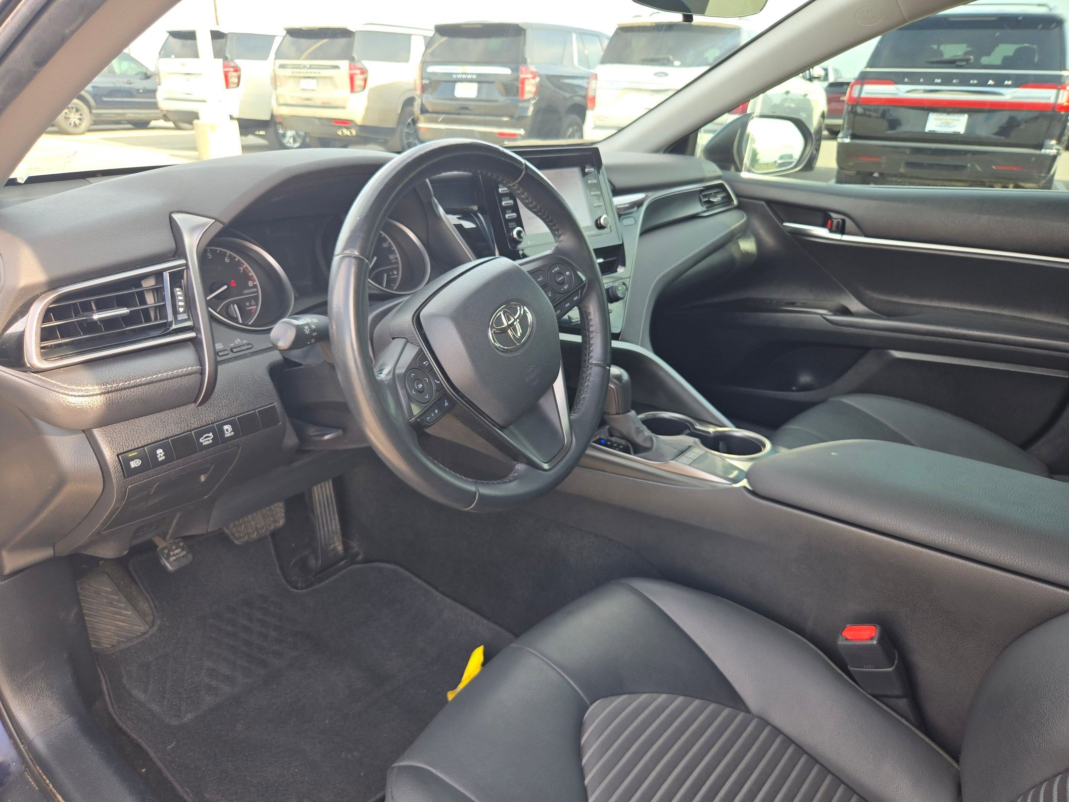 Used 2022 Toyota Camry SE FWD image 11