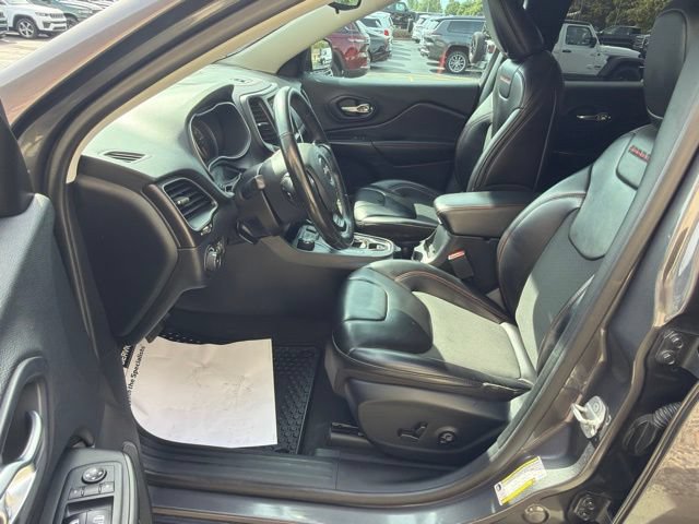 Used 2019 Jeep Cherokee Trailhawk w/ Cold Weather Group AWD/4WD image 22