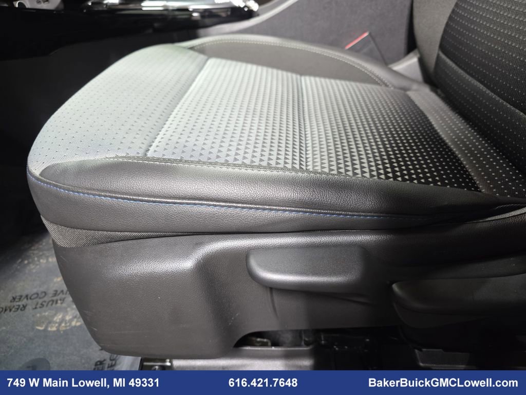 Used 2025 Chevrolet Trax LT w/ LT Convenience Package image 27