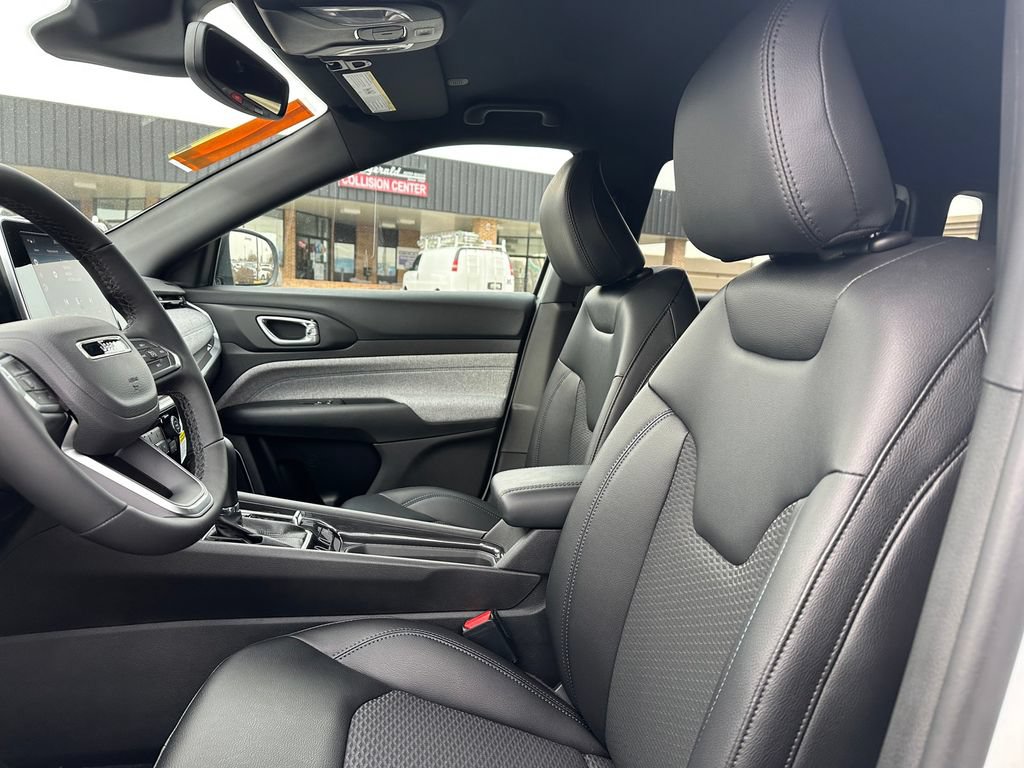 New 2026 Jeep Compass Latitude AWD/4WD image 17