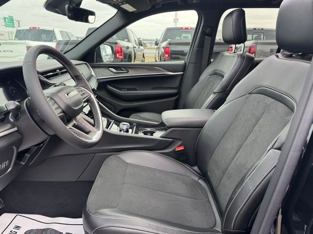 New 2026 Jeep Grand Cherokee Altitude AWD/4WD image 9