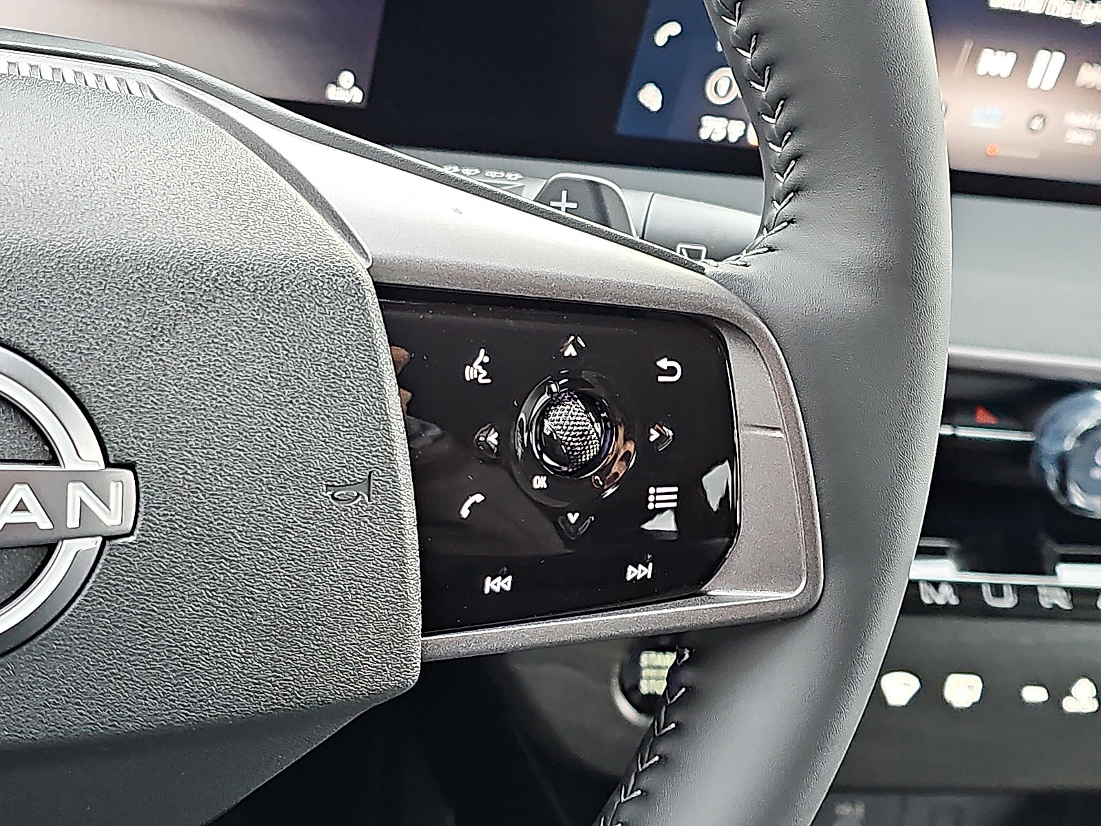 Certified 2025 Nissan Murano SV image 22