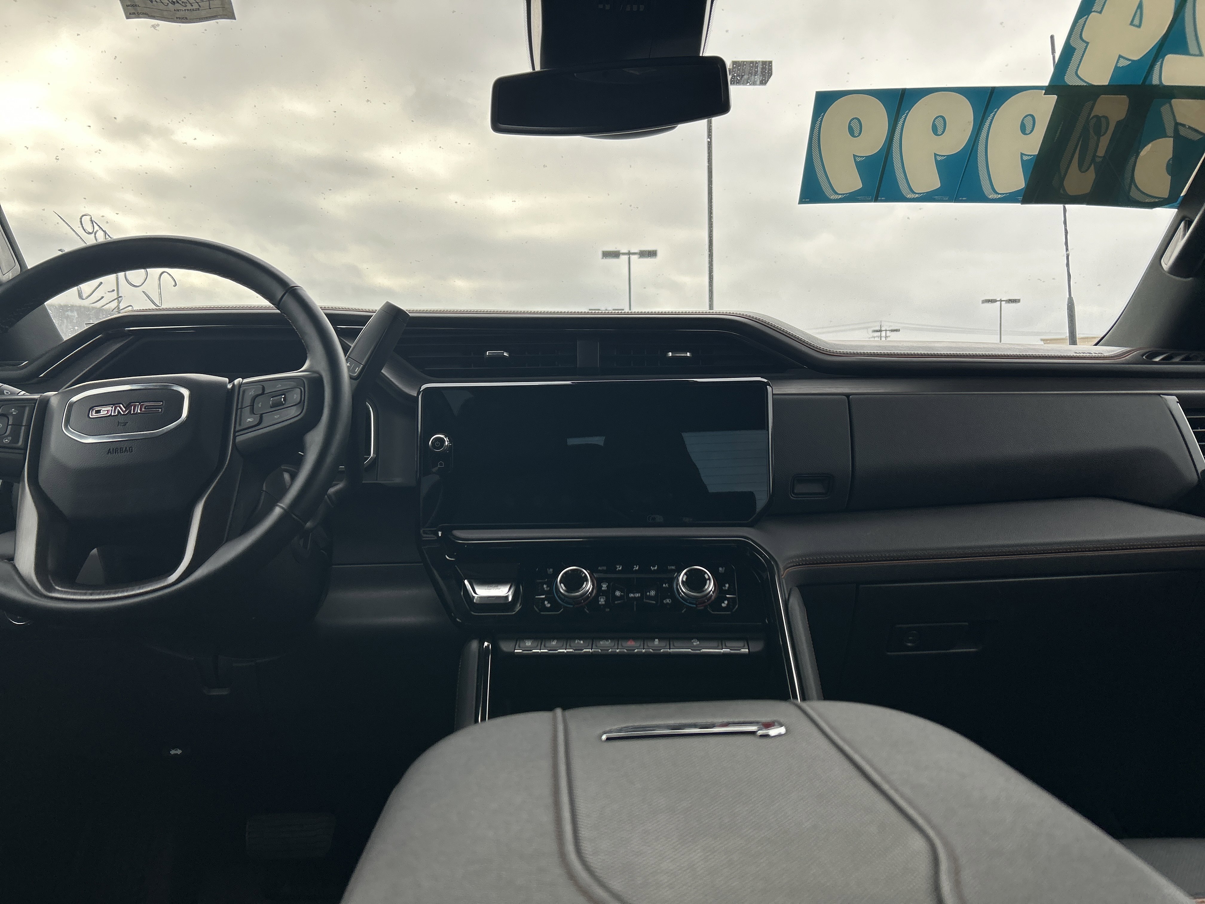 Used 2024 GMC Sierra 2500 AT4 image 17