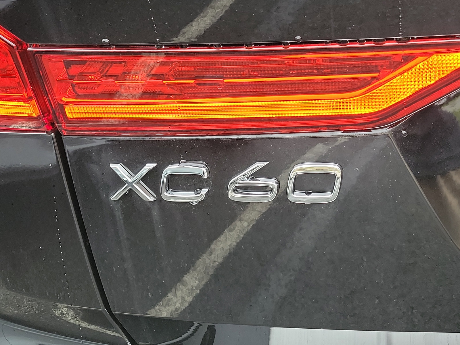 Certified 2025 Volvo XC60 T8 Plus w/ Protection Package Premier AWD/4WD image 12