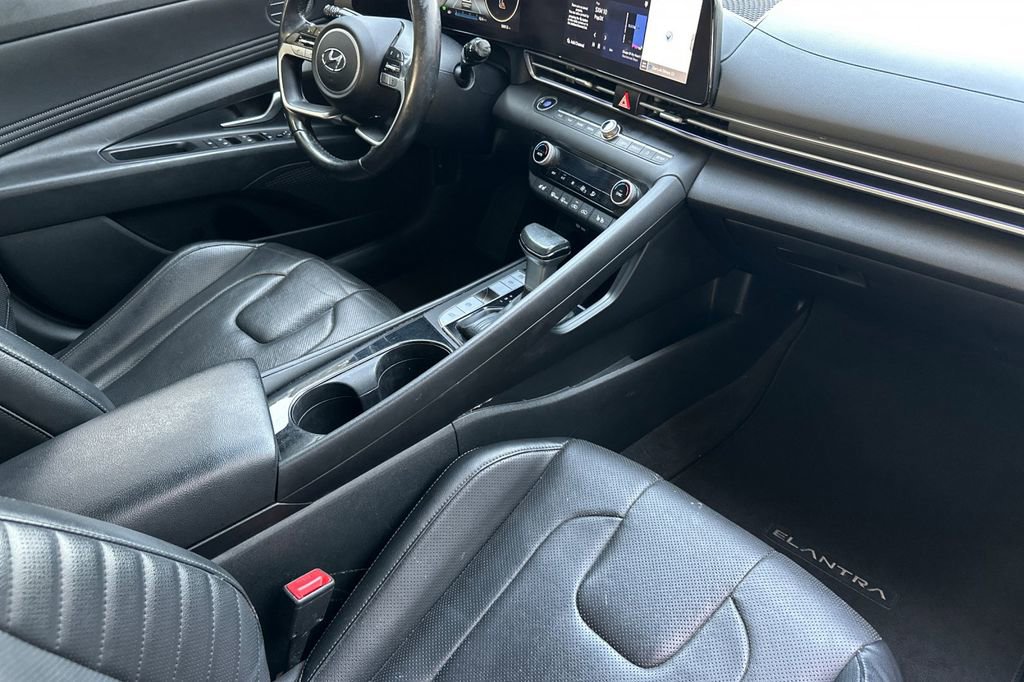 Used 2023 Hyundai Elantra Limited image 15