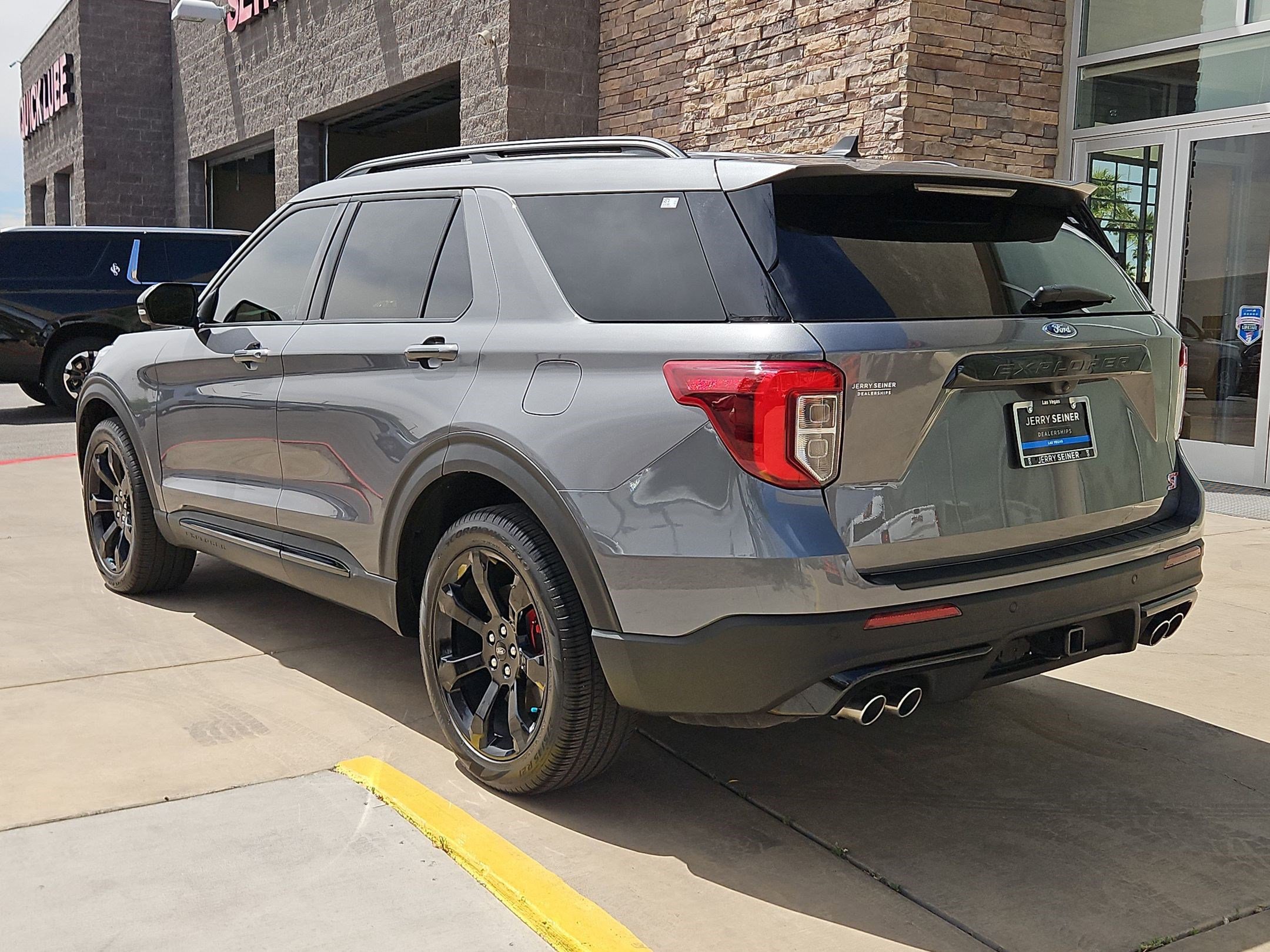 Used 2023 Ford Explorer ST w/ Equipment Group 401A image 3