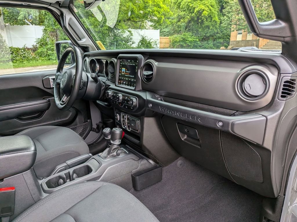 Used 2022 Jeep Wrangler Unlimited Sport AWD/4WD image 25