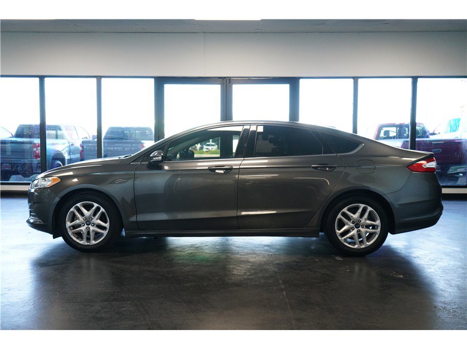 Used 2016 Ford Fusion SE image 4