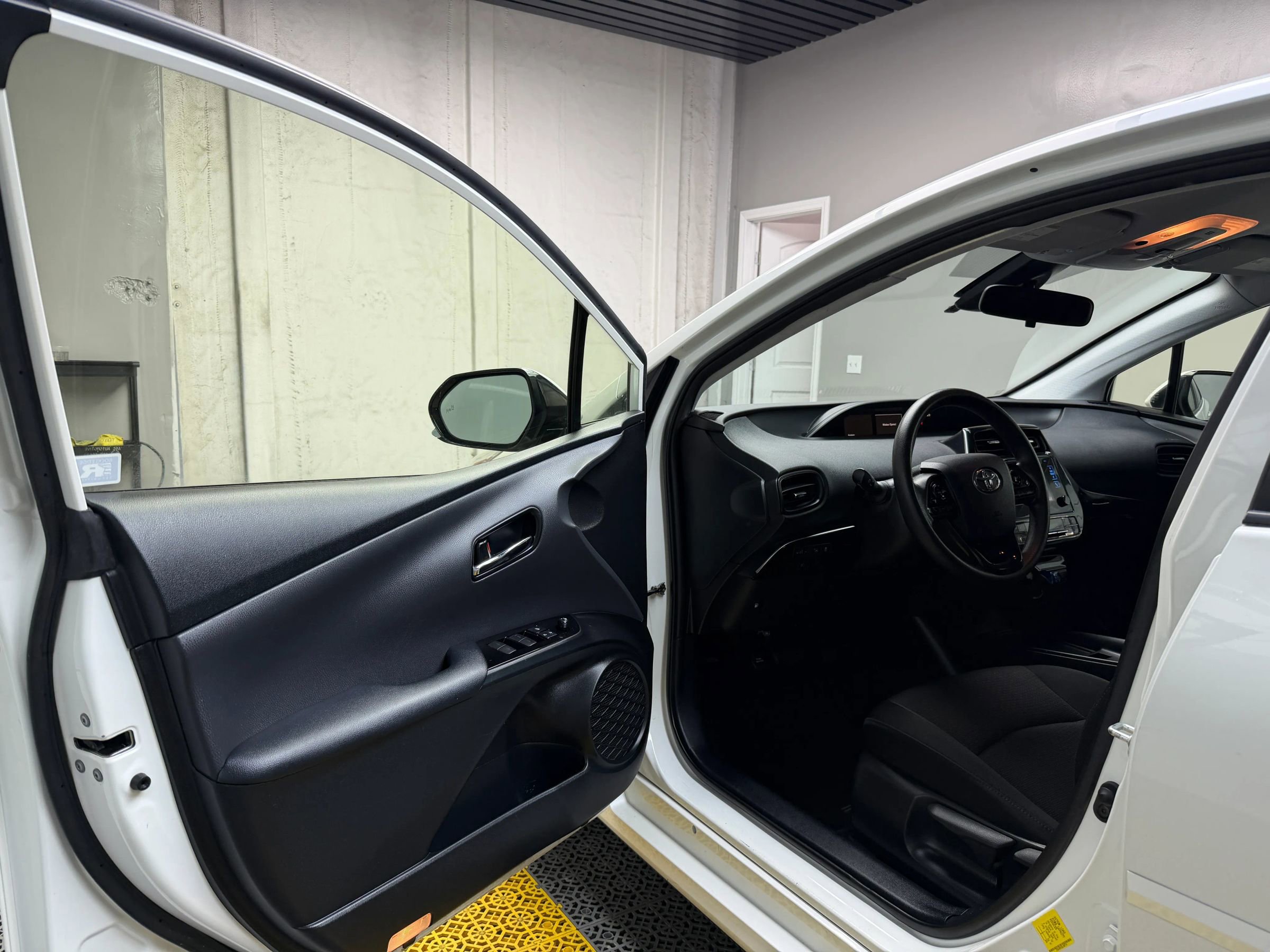 Used 2019 Toyota Prius LE image 10