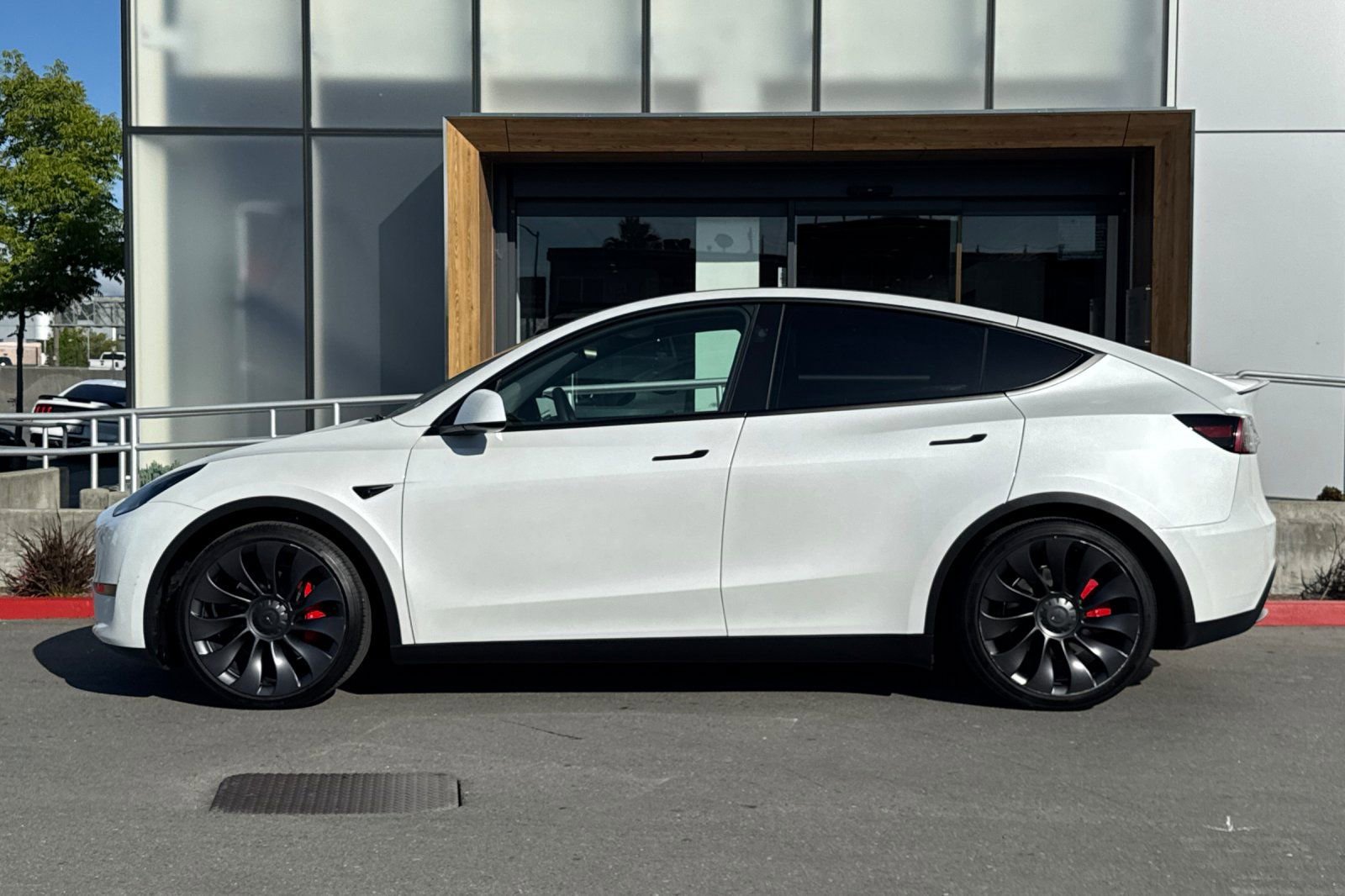 Used 2025 Tesla Model Y Performance AWD/4WD image 5