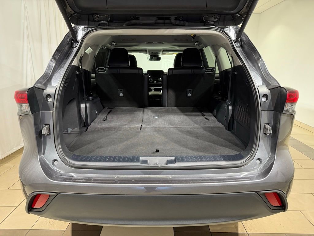 Certified 2024 Toyota Highlander XLE image 12
