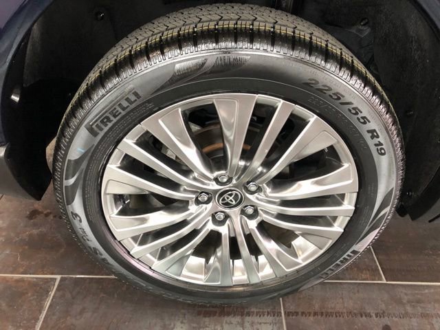 Used 2023 Toyota Venza Limited image 6