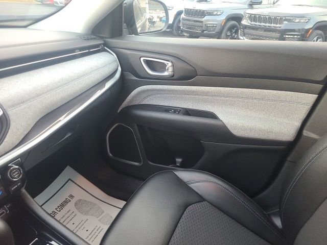 Used 2022 Jeep Compass Latitude w/ Convenience Group image 15