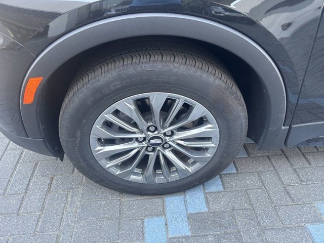 Certified 2025 Cadillac XT4 Premium Luxury image 5