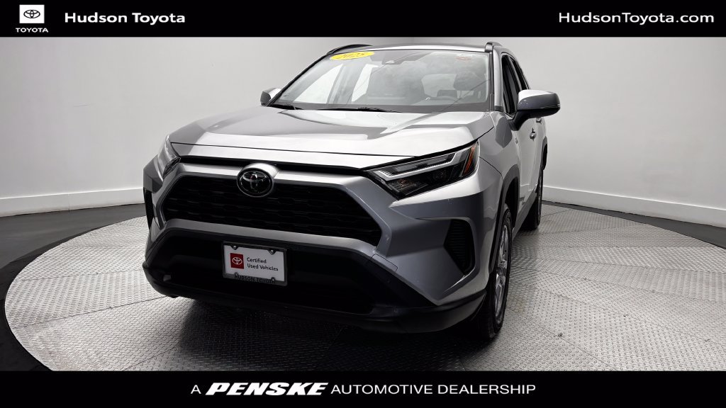 Certified 2025 Toyota RAV4 XLE AWD/4WD image 1