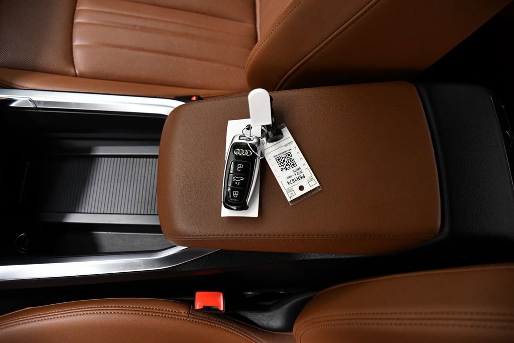 Used 2022 Audi e-tron Premium Plus w/ Premium Plus Package image 25