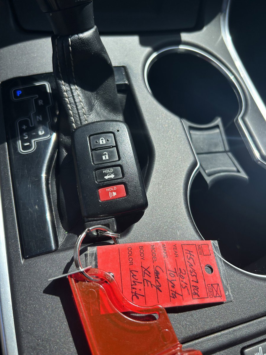 Used 2015 Toyota Camry XLE FWD image 39