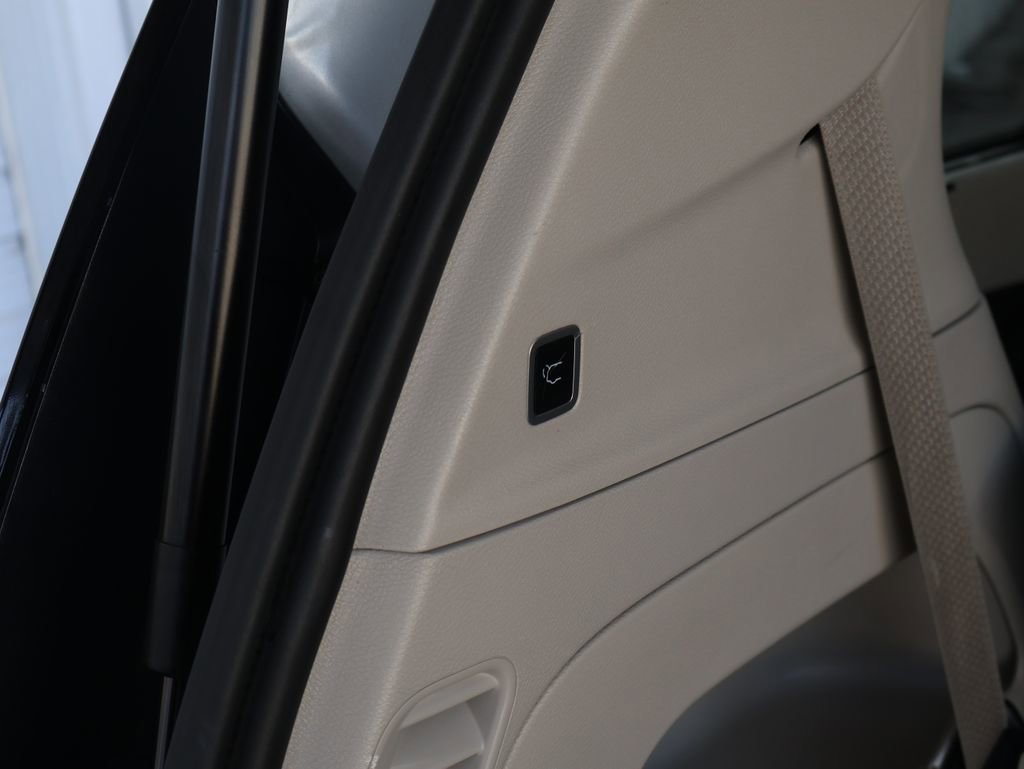 Used 2024 Chrysler Pacifica Limited image 11