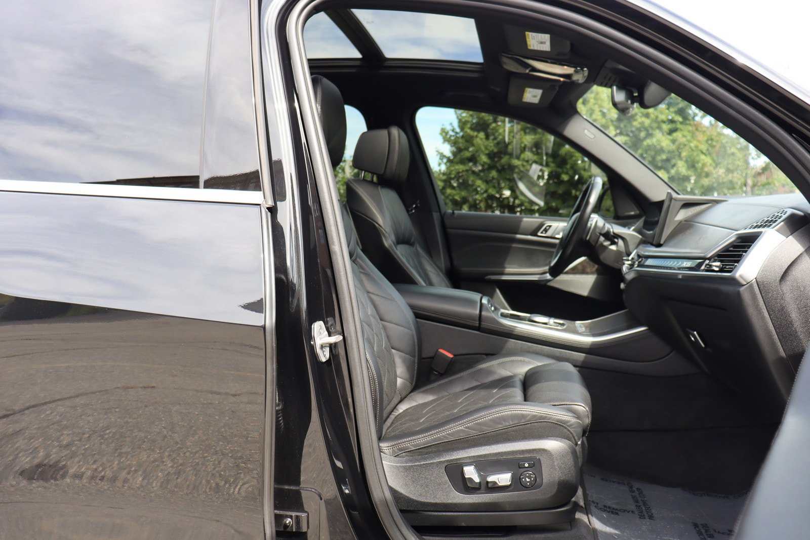 Used 2024 BMW X5 xDrive40i w/ Premium Package AWD/4WD image 21