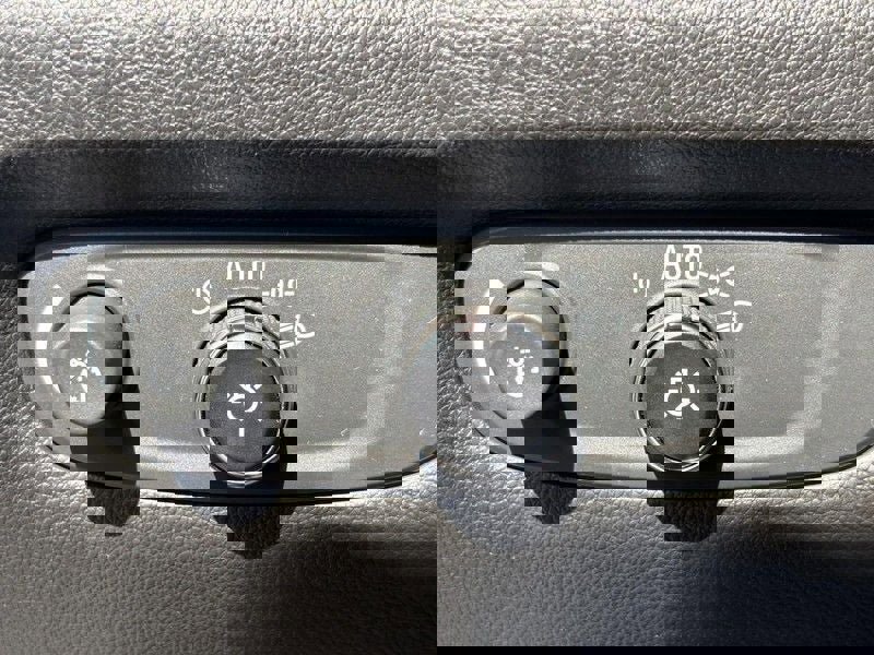 Used 2022 Chevrolet Traverse LT image 17