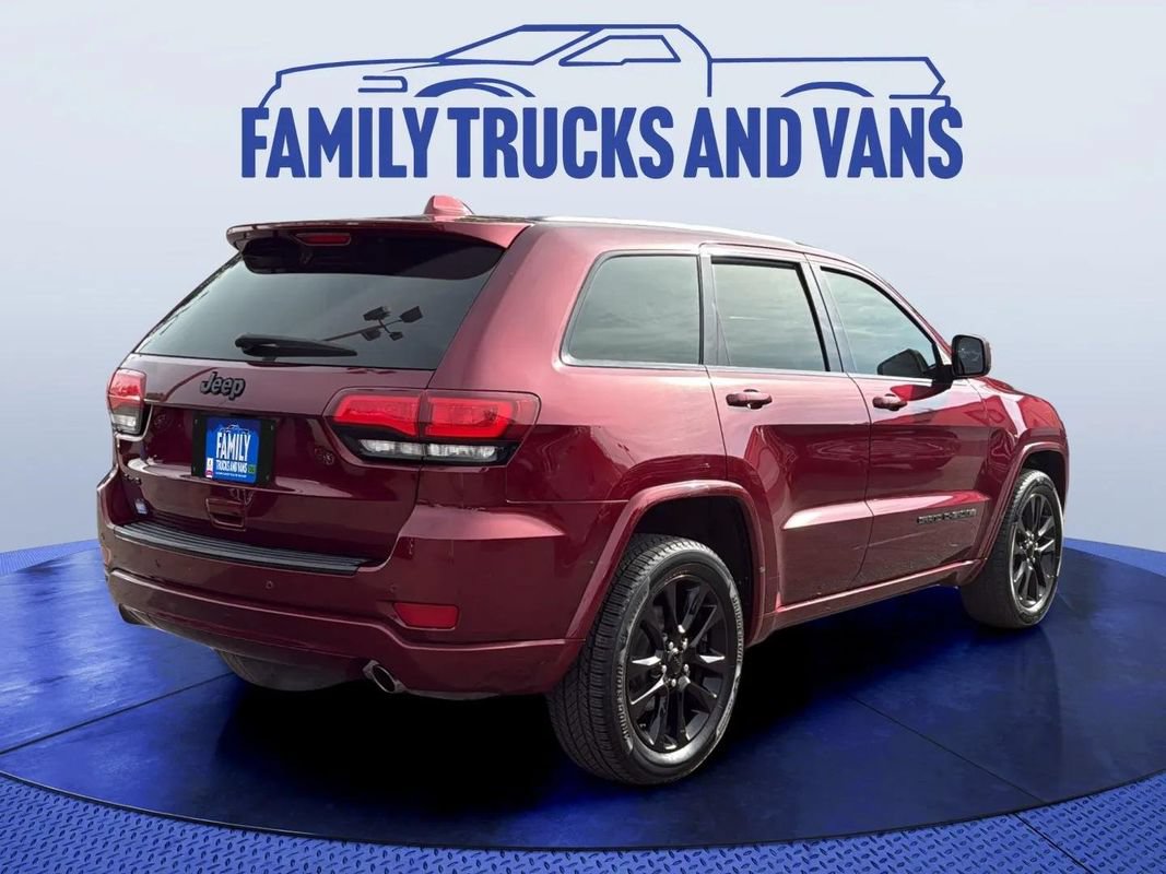 Used 2017 Jeep Grand Cherokee Altitude AWD/4WD image 5
