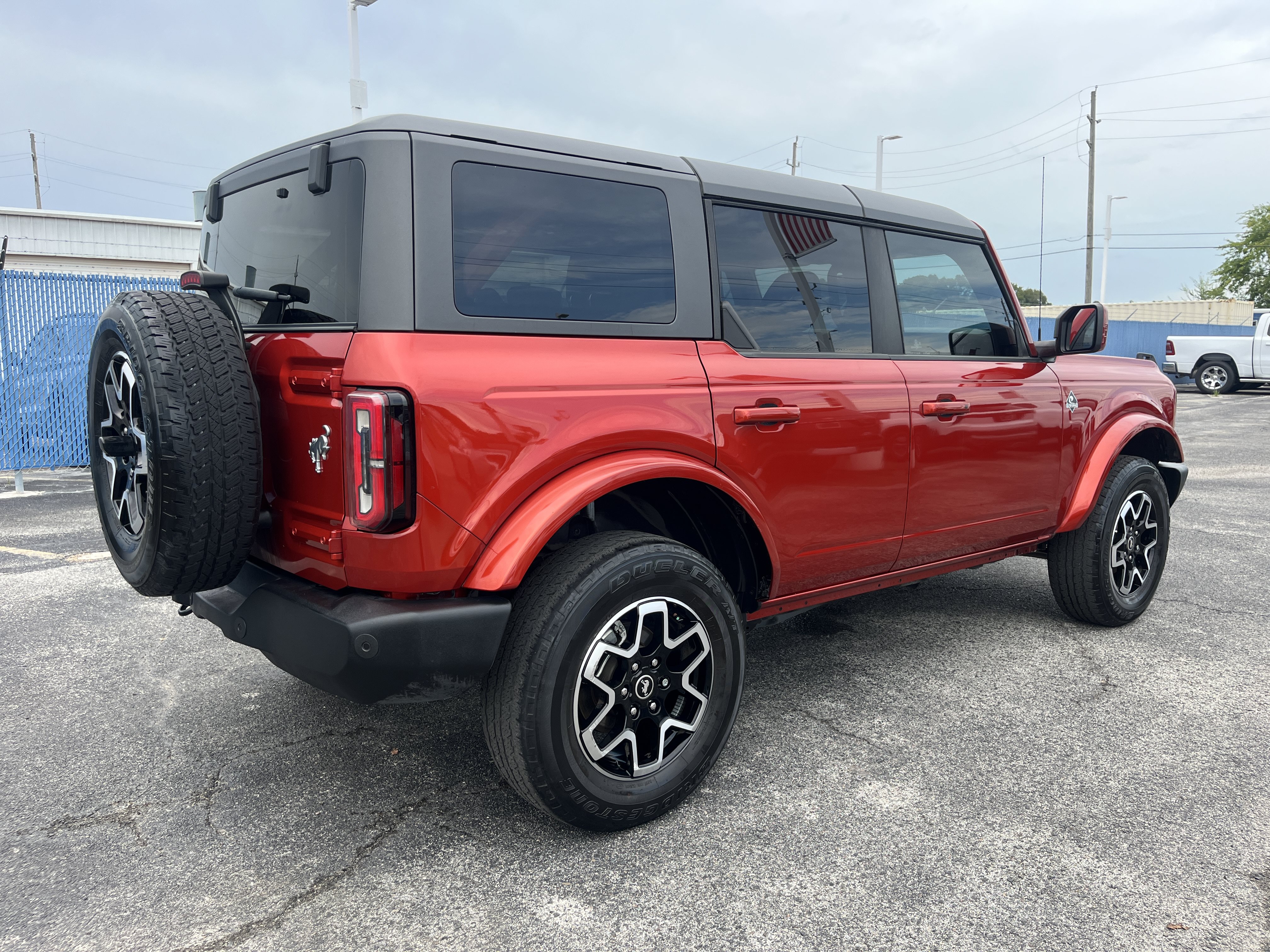 Used 2023 Ford Bronco Outer Banks AWD/4WD image 2