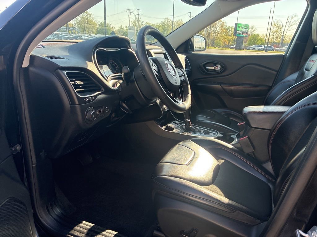 Used 2022 Jeep Cherokee Trailhawk w/ Comfort/Convenience Group AWD/4WD image 8