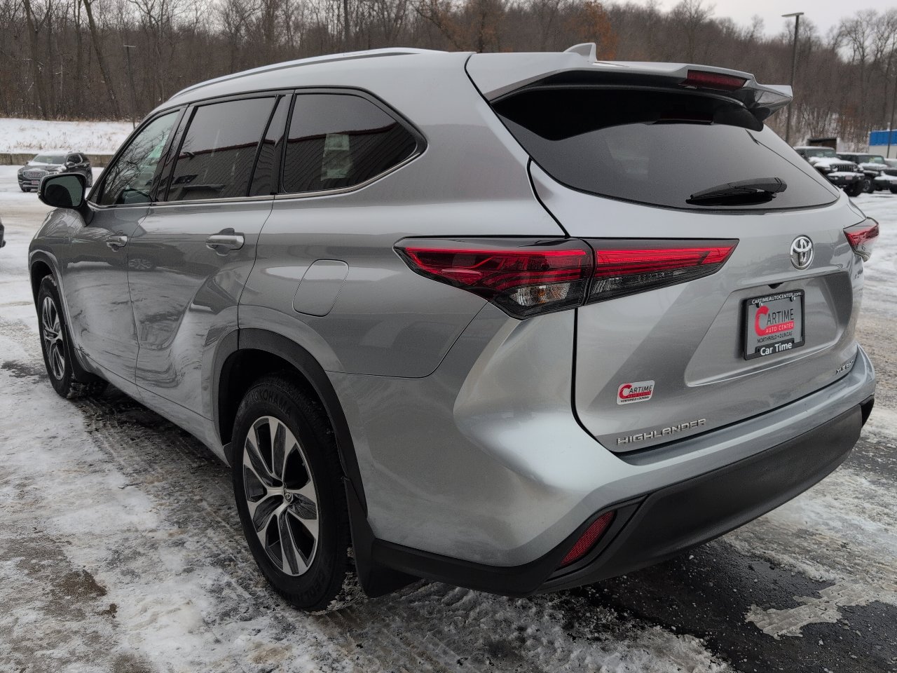 Used 2020 Toyota Highlander XLE image 6