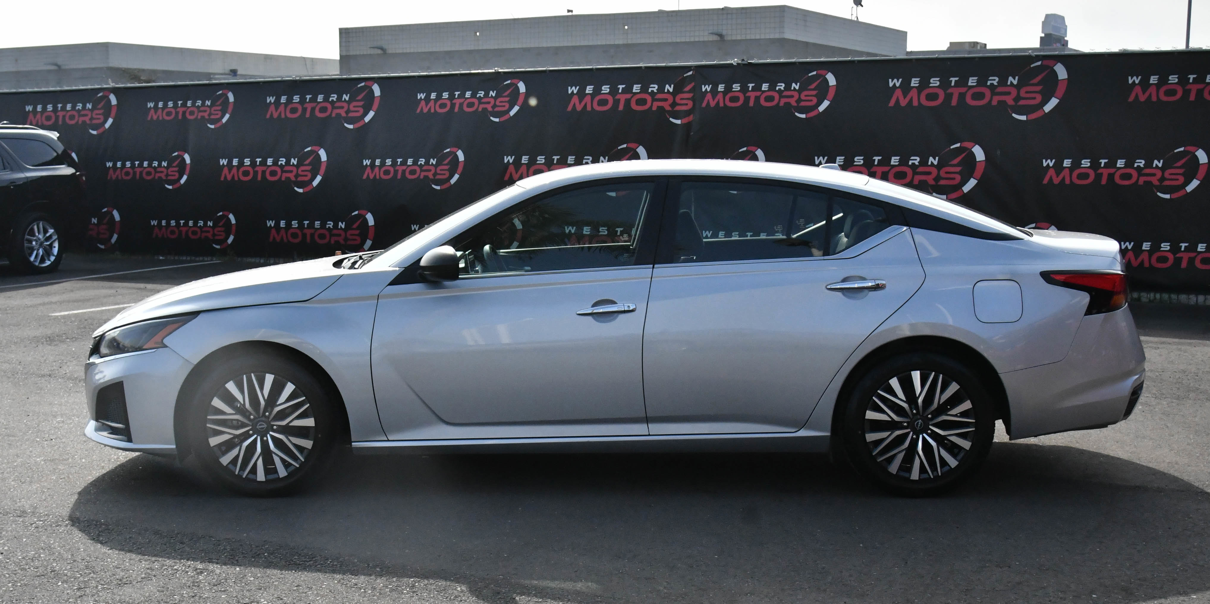 Used 2024 Nissan Altima 2.5 SV image 4