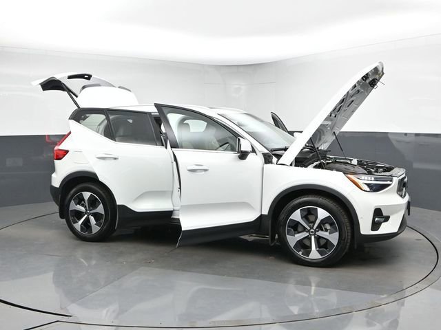 Used 2023 Volvo XC40 B5 Plus w/ Driver Assist Package AWD/4WD image 53