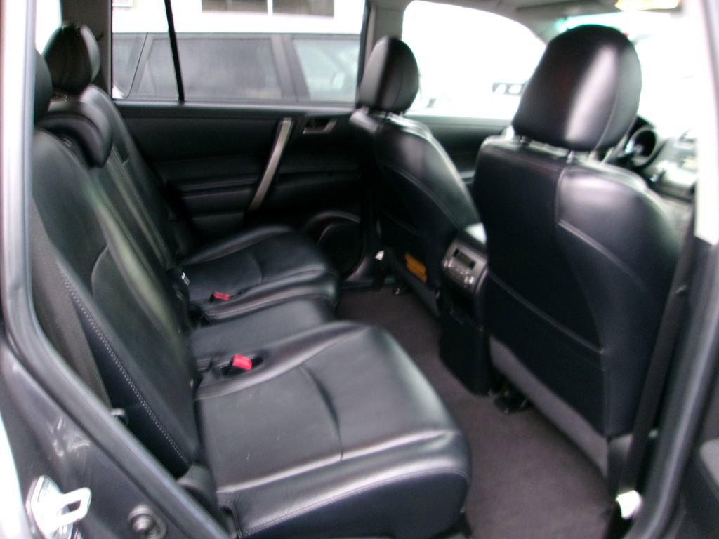 Used 2010 Toyota Highlander SE image 14
