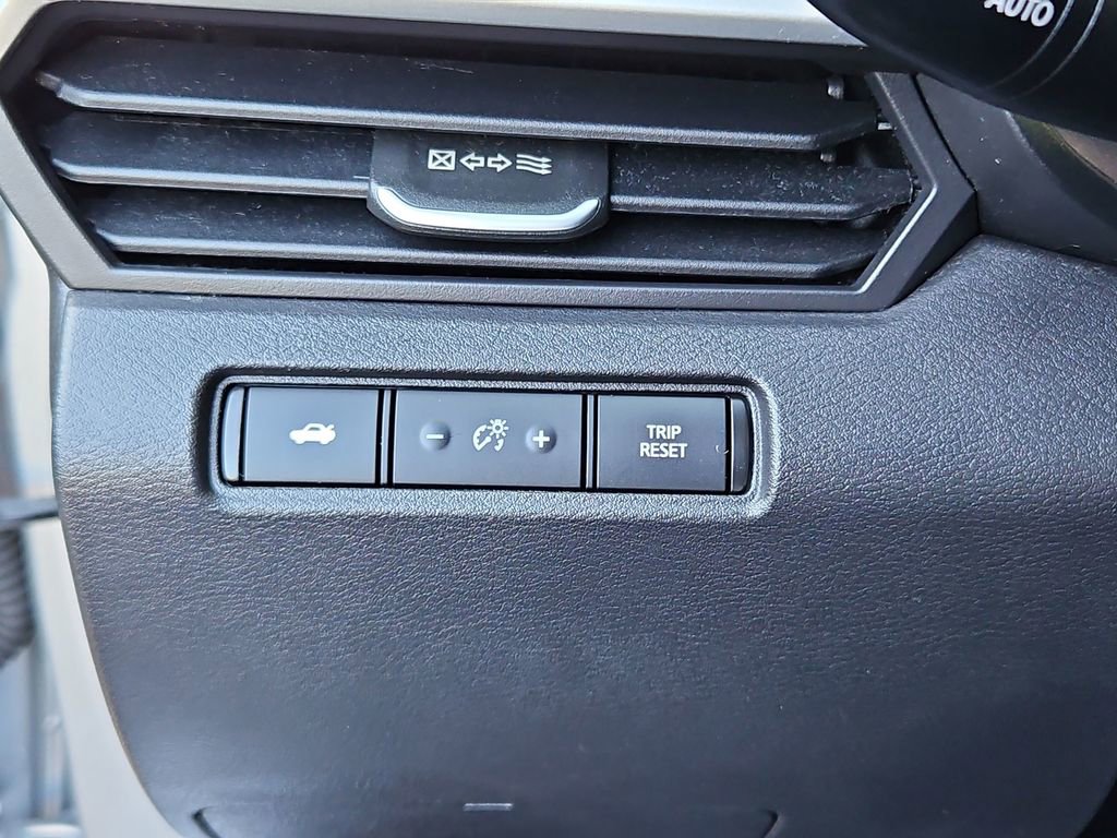 Used 2024 Nissan Altima 2.5 SR FWD image 15