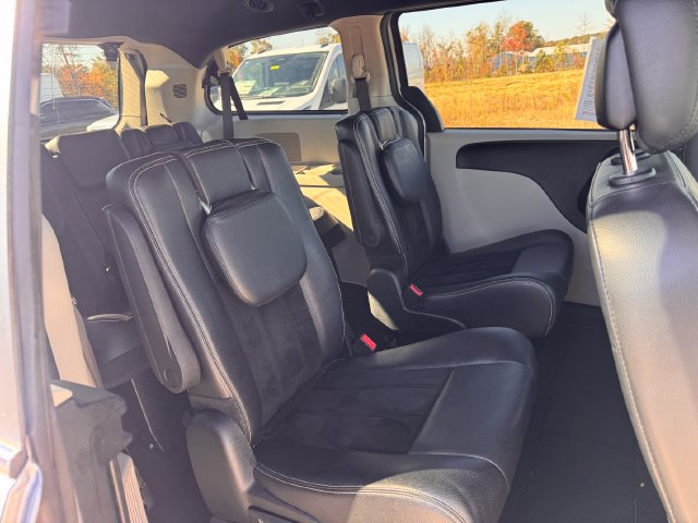 Used 2017 Dodge Grand Caravan SXT FWD image 39