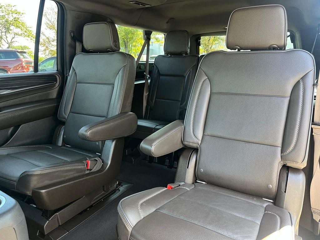 Used 2021 GMC Yukon XL Denali w/ Denali Premium Package AWD/4WD image 13