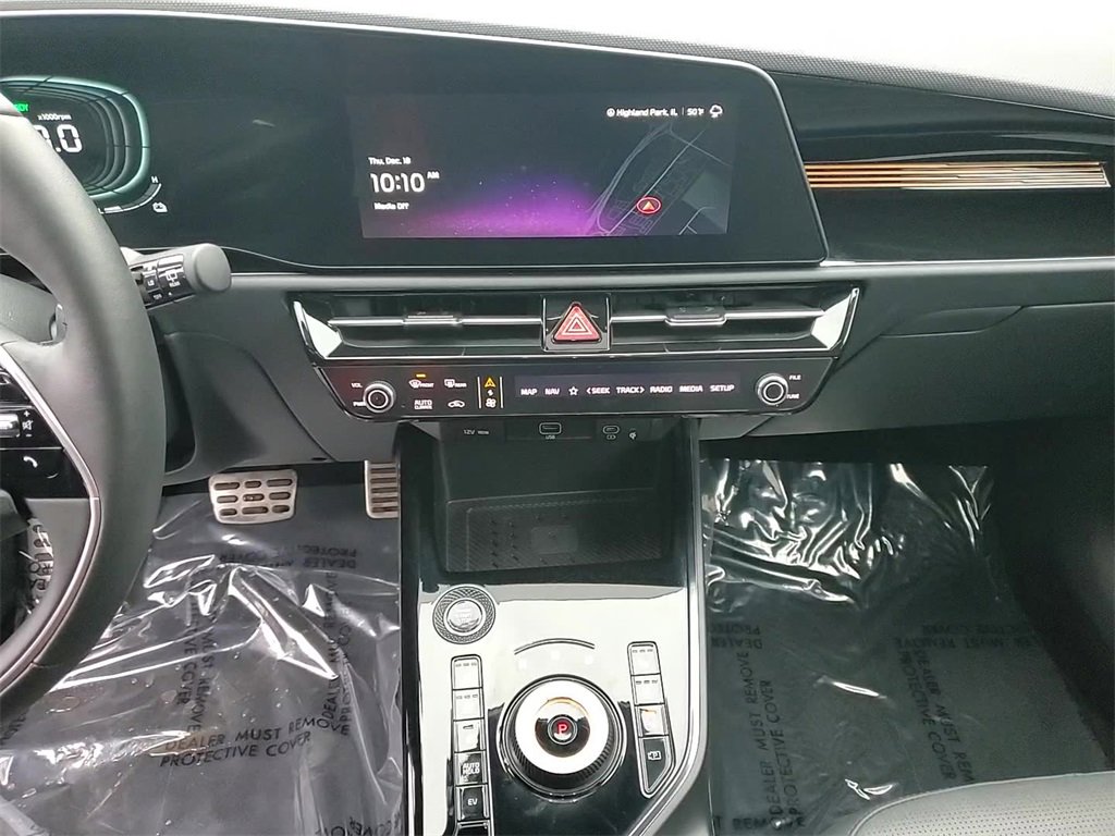 Certified 2024 Kia Niro SX Touring image 17