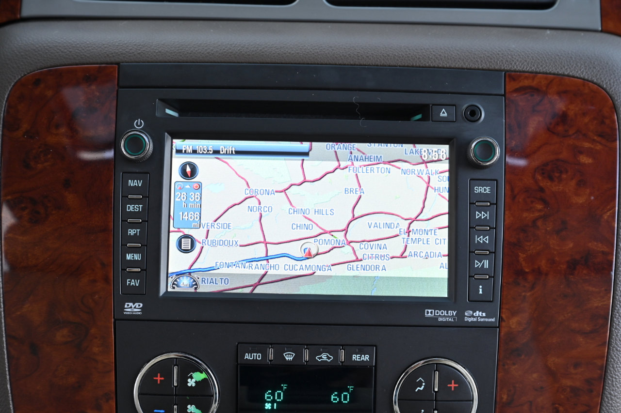 Used 2013 Chevrolet Suburban LTZ RWD image 33