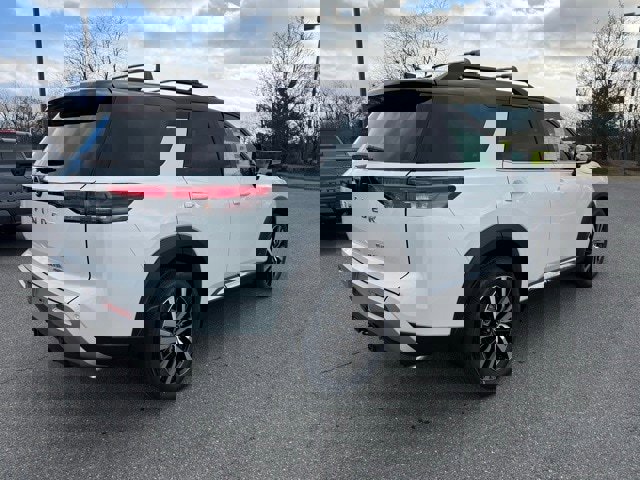 New 2025 Nissan Pathfinder Platinum w/ Cargo Package image 5