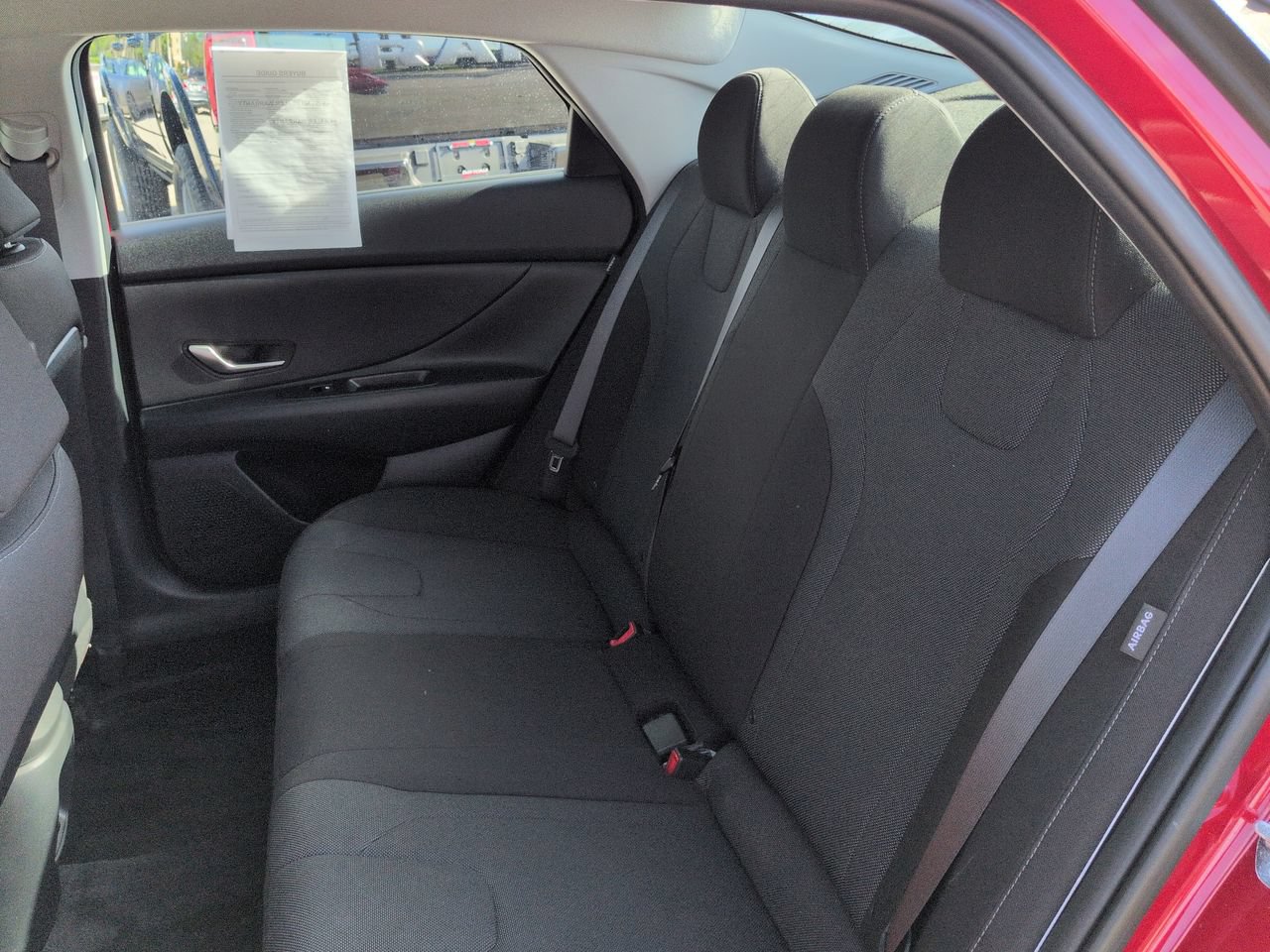 Used 2025 Hyundai Elantra SE w/ Cargo Package FWD image 12