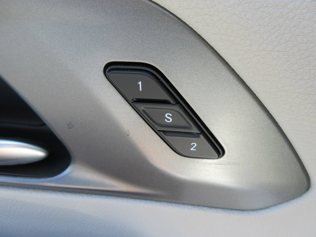 Used 2024 Chrysler Pacifica Touring-L FWD image 22