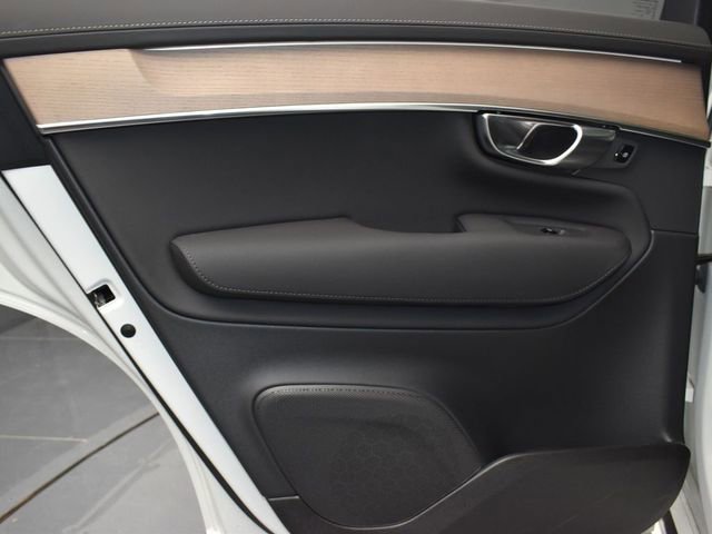 Used 2025 Volvo XC90 B5 Plus w/ Protection Package Premier image 16