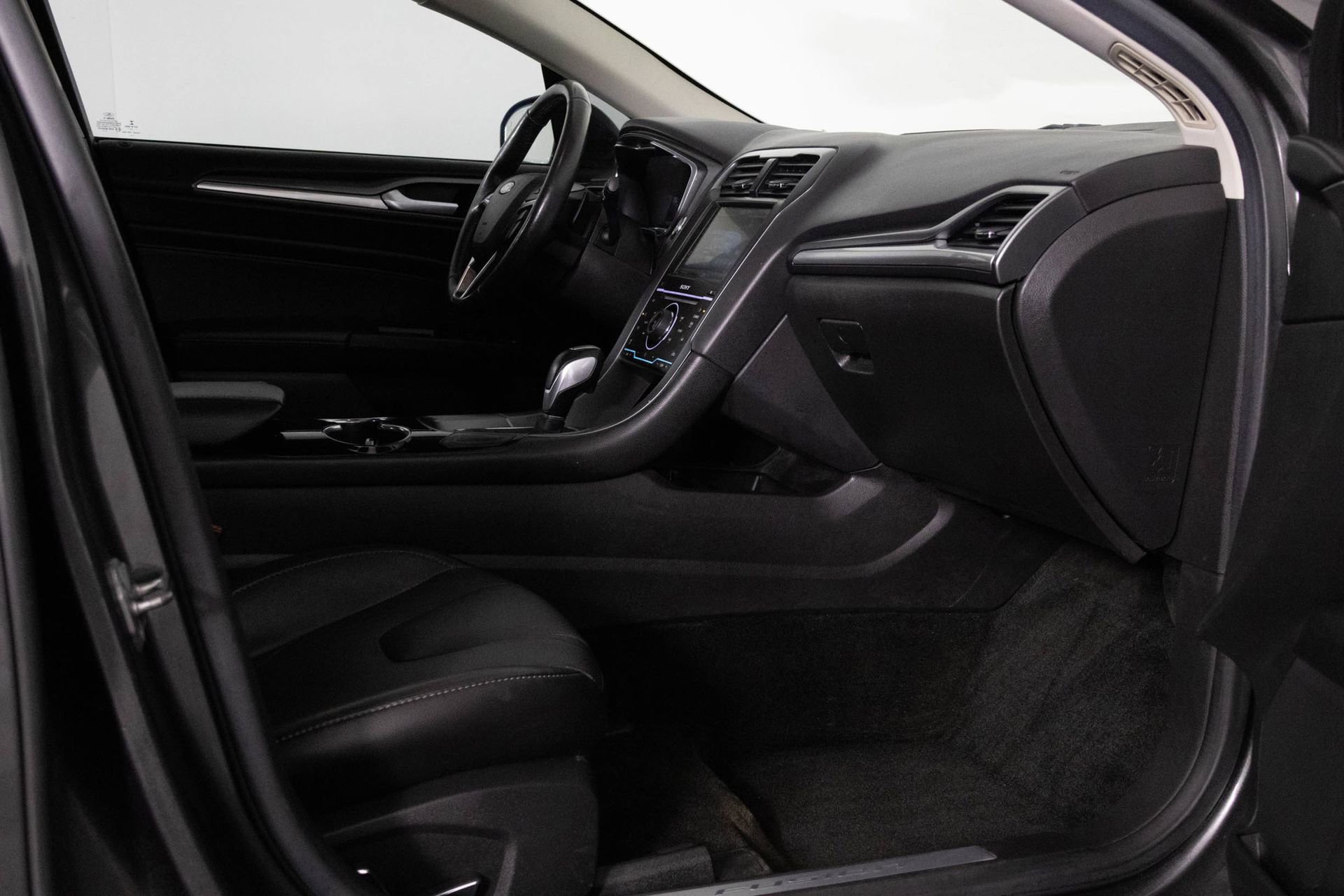 Used 2015 Ford Fusion Titanium image 39